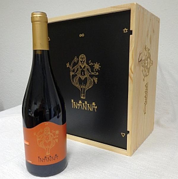 Produktfoto zu 'Inanna' Tinto DO Irjimpa 6 Flaschen in der dekorativen Holzkiste