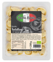 Frische Tortelloni mit Spinat und Pinienkernen