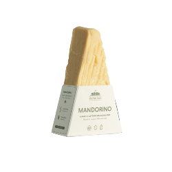 Mandorino, kräftige veggi Alternative zu Hartkäse von Fattoria della Mandorla