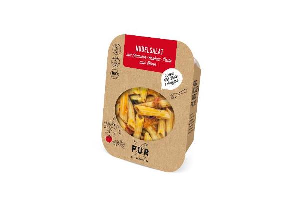 Produktfoto zu Nudel Salat mit Tomaten Cashew Pesto und Oliven von PUR Bio-Manufaktur