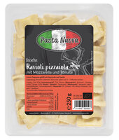 Frische Ravioli pizzaiola mit Mozzarella und Tomate