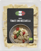 Frische Ravioli mit Tomate und Mozzarella
