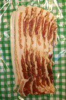 Frühstücksspeck (Bacon) geräuchert, im Aufschnitt