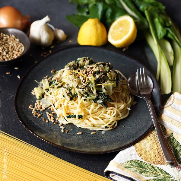 Produktfoto zu Rezept: Mangold-Pasta mit Zitrone (4 Portionen)