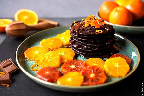 Produktfoto zu Rezept: Schoko-Pancakes mit Orangen