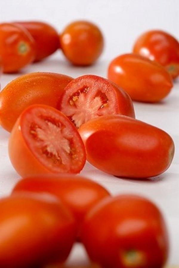 Produktfoto zu rote Roma-Tomate